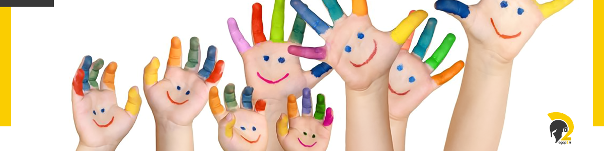 Offering donations to the Mão Amiga shelter